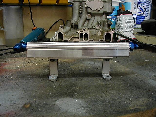 Fuel rail with mount.